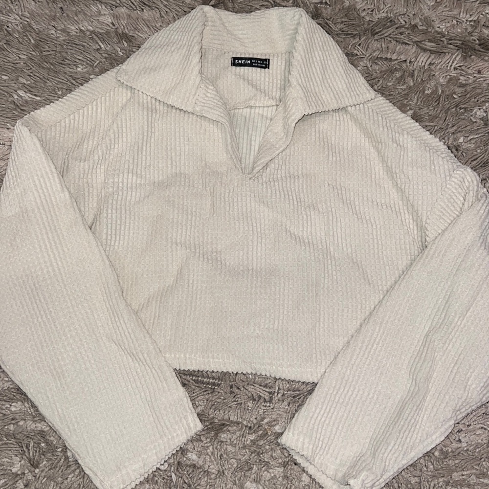 Beige cropped oversized sweater!